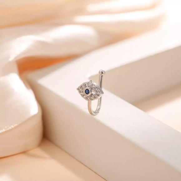 ⚜️𝟯𝟬%𝗢𝗙𝗙 𝗯𝘂𝗻𝗱𝗹𝗲𝘀 𝟯+⚜️ NEW CZ Evil Eye Fake Nose Ring - Picture 3 of 10